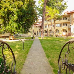 Клуб-отель Дельфин, Пицунда