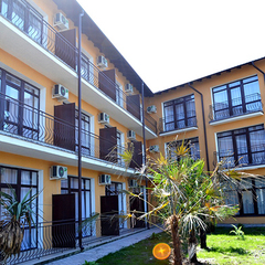 Гостиница Папа, Гагра