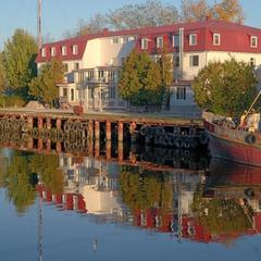 Загородный отель Домик у причала, Ломоносов, Ленинградская область