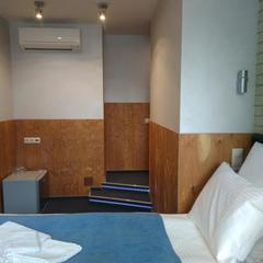 Отель Travellers