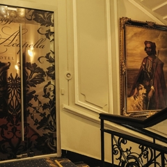 Гостиница A