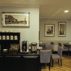 Гостиница A