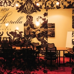 Гостиница A