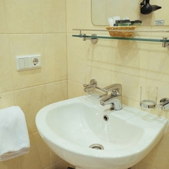 Гостиница A