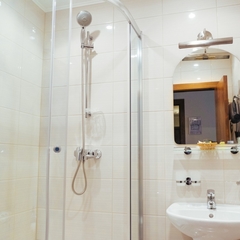 Гостиница A