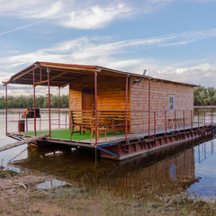 Плавбаза Рыбный дом, Иванчуг, Астраханская область