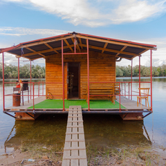 Плавбаза Рыбный дом, Иванчуг, Астраханская область