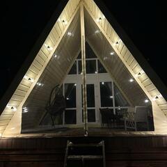 Загородный клуб По Щучьему Велению, серый домик A-Frame на берегу реки, Новая Усмань, Воронежская область