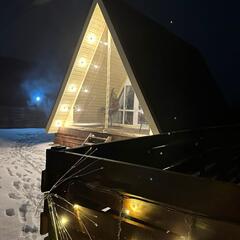 Загородный клуб По Щучьему Велению, серый домик A-Frame на берегу реки, Новая Усмань, Воронежская область