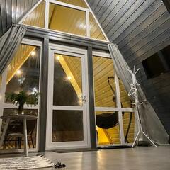 Загородный клуб По Щучьему Велению, серый домик A-Frame на берегу реки, Новая Усмань, Воронежская область