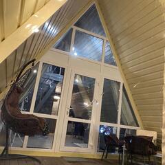 Загородный клуб По Щучьему Велению, серый домик A-Frame на берегу реки, Новая Усмань, Воронежская область