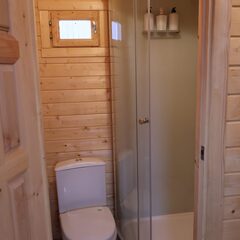 Загородный клуб По Щучьему Велению, серый домик A-Frame на берегу реки, Новая Усмань, Воронежская область