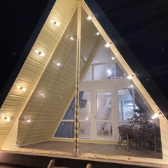 Загородный клуб По Щучьему Велению Белый домик в стиле A-Frame на берегу реки, Новая Усмань, Воронежская область