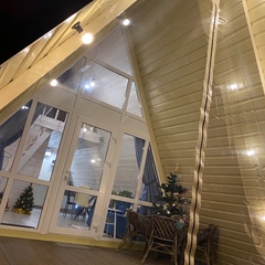 Загородный клуб По Щучьему Велению Белый домик в стиле A-Frame на берегу реки, Новая Усмань, Воронежская область