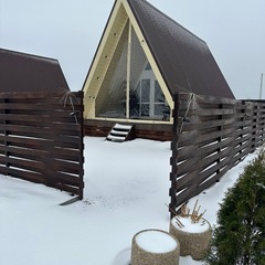 Загородный клуб По Щучьему Велению, коричневый домик в стиле A-Frame с чаном, Новая Усмань, Воронежская область