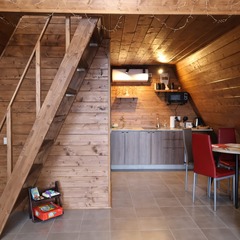 Загородный клуб По Щучьему Велению, коричневый домик в стиле A-Frame с чаном, Новая Усмань, Воронежская область