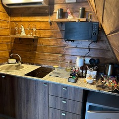 Загородный клуб По Щучьему Велению, коричневый домик в стиле A-Frame с чаном, Новая Усмань, Воронежская область