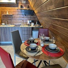 Загородный клуб По Щучьему Велению, коричневый домик в стиле A-Frame с чаном, Новая Усмань, Воронежская область