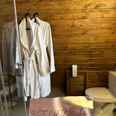 Загородный клуб По Щучьему Велению, коричневый домик в стиле A-Frame с чаном, Новая Усмань, Воронежская область