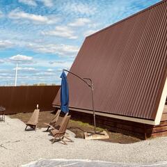 Загородный клуб По Щучьему Велению, коричневый домик в стиле A-Frame на берегу реки, Новая Усмань, Воронежская область