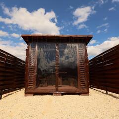 Загородный клуб По Щучьему Велению, коричневый домик в стиле A-Frame на берегу реки, Новая Усмань, Воронежская область