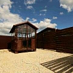 Загородный клуб По Щучьему Велению, коричневый домик в стиле A-Frame на берегу реки, Новая Усмань, Воронежская область