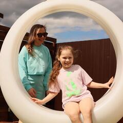 Загородный клуб По Щучьему Велению, коричневый домик в стиле A-Frame на берегу реки, Новая Усмань, Воронежская область