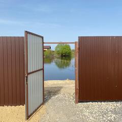 Загородный клуб По Щучьему Велению, коричневый домик в стиле A-Frame на берегу реки, Новая Усмань, Воронежская область