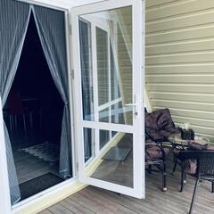 Загородный клуб По Щучьему Велению, коричневый домик в стиле A-Frame на берегу реки, Новая Усмань, Воронежская область