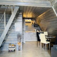 Загородный клуб По Щучьему Велению, коричневый домик в стиле A-Frame на берегу реки, Новая Усмань, Воронежская область