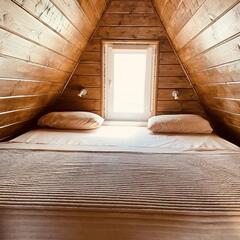 Загородный клуб По Щучьему Велению, коричневый домик в стиле A-Frame на берегу реки, Новая Усмань, Воронежская область