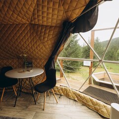 Глэмпинг Ладаглэмп, Свердловская область