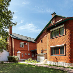 Дом с двумя бассейнами и банкетным залом на Дмитровском шоссе, Московская область