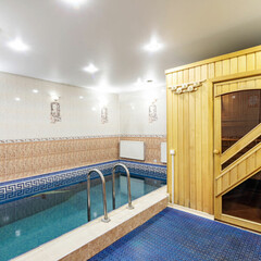 Дом с двумя бассейнами и банкетным залом на Дмитровском шоссе, Московская область