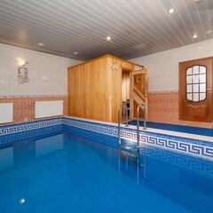 Дом с двумя бассейнами и банкетным залом на Дмитровском шоссе, Московская область