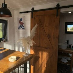 Глэмпинг Sheluha house Уютный Tiny House с мансардным окном, Московская область