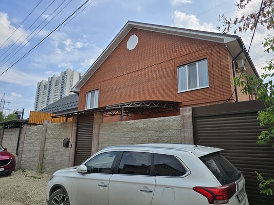 У арены — фото 1