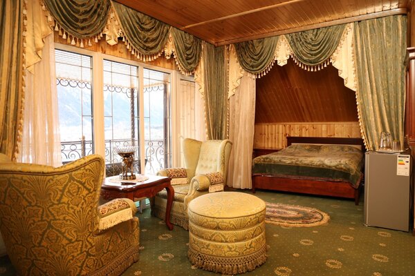 Golden House — фото 1