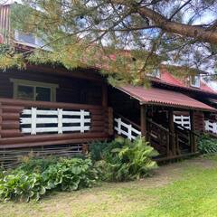 Дом из сруба на большой зеленой территории , Московская область