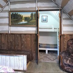 Дом из сруба на большой зеленой территории , Московская область