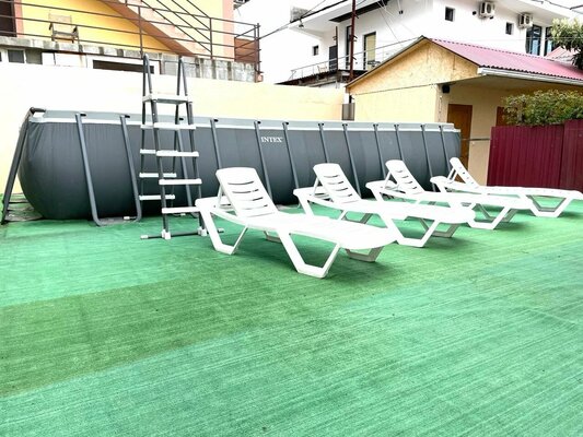 Зона отдыха у бассейна