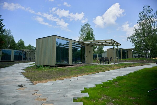 Внешний вид глэмпинг-парка «Дикий берег»