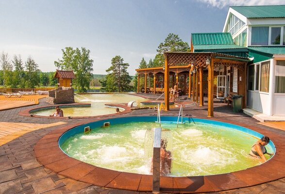 Открытый термальный бассейн