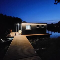 Дом Наедине — дома на воде, Ленинградская область