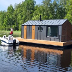 Дом Наедине — дома на воде, Ленинградская область