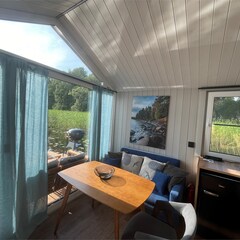 Дом Наедине — дома на воде, Ленинградская область