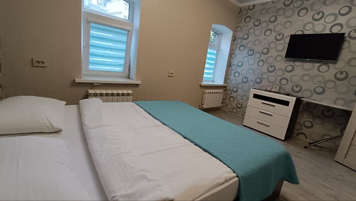 с двумя спальнями в центре Пятигорска — фото 3