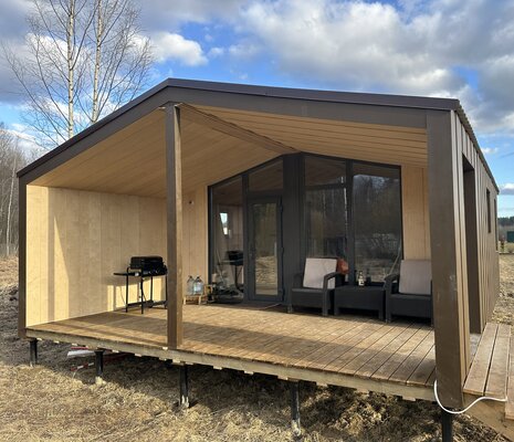 Уютный дом с большой террасой на ферме — фото 4