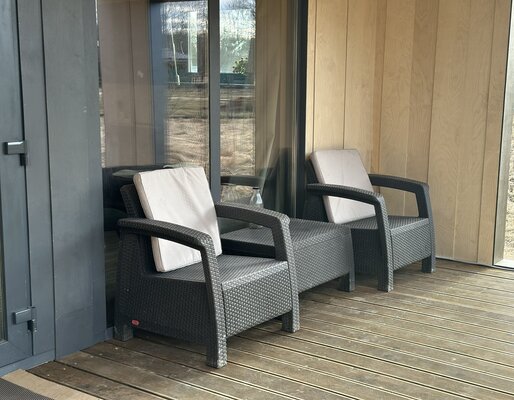 Уютный дом с большой террасой на ферме — фото 3